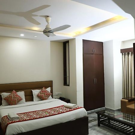 Hotel SKD FULLY VACCINATED STAFF Vrindāvan Exterior foto