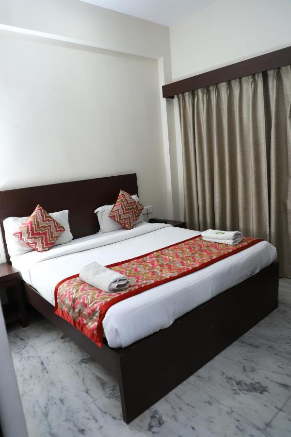 Hotel SKD FULLY VACCINATED STAFF Vrindāvan Exterior foto