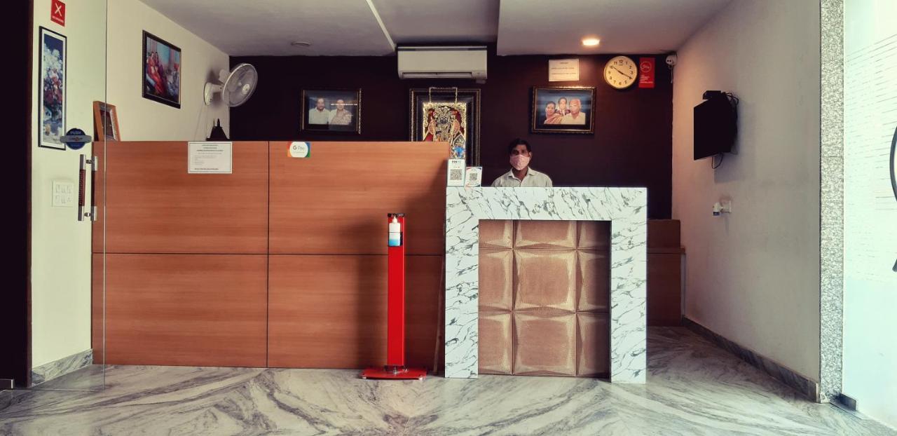 Hotel SKD FULLY VACCINATED STAFF Vrindāvan Exterior foto