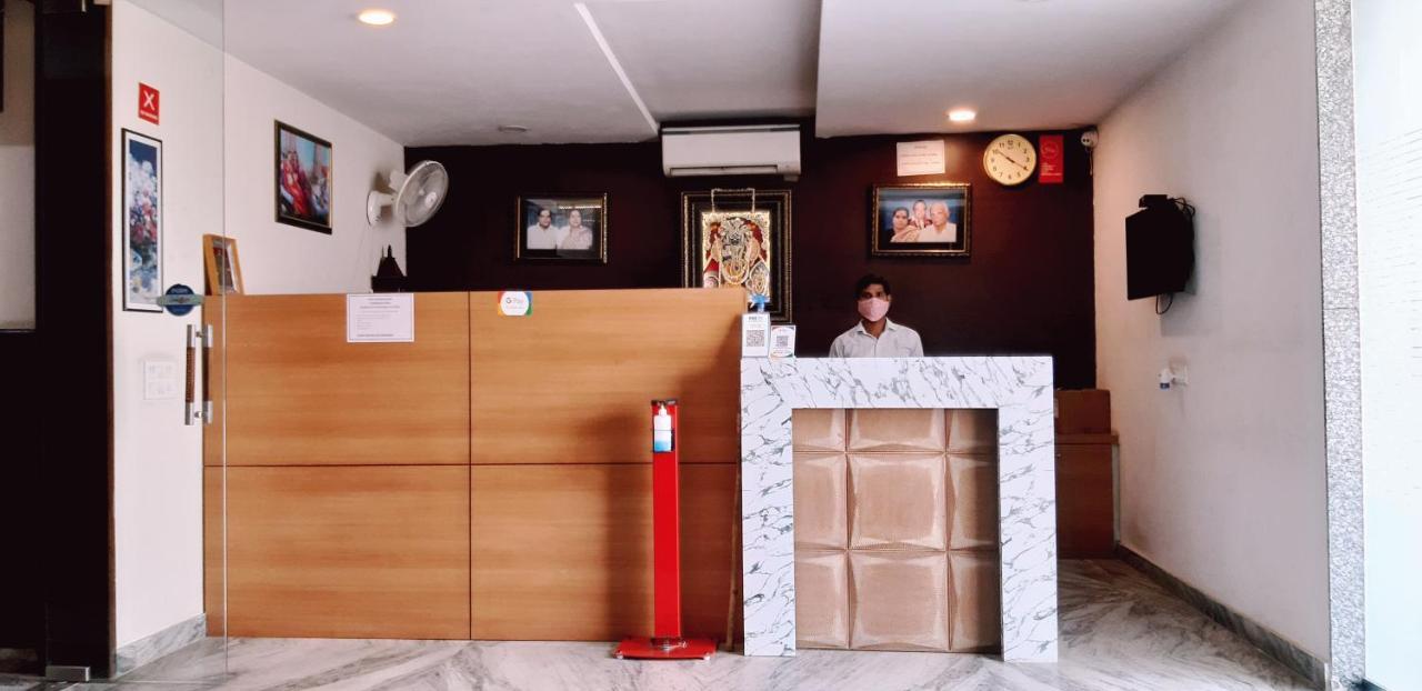 Hotel SKD FULLY VACCINATED STAFF Vrindāvan Exterior foto