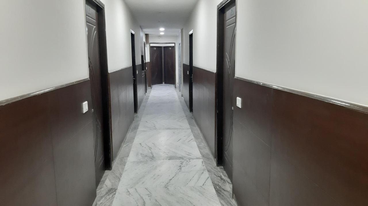Hotel SKD FULLY VACCINATED STAFF Vrindāvan Exterior foto