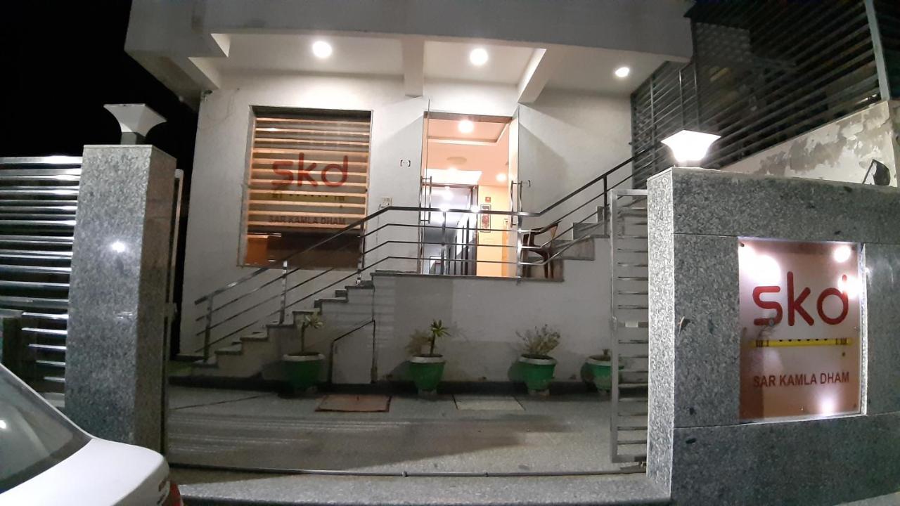 Hotel SKD FULLY VACCINATED STAFF Vrindāvan Exterior foto