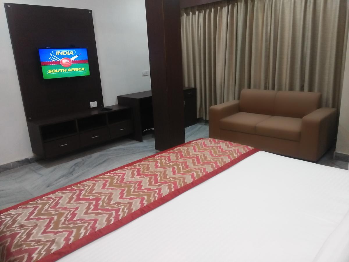 Hotel SKD FULLY VACCINATED STAFF Vrindāvan Exterior foto