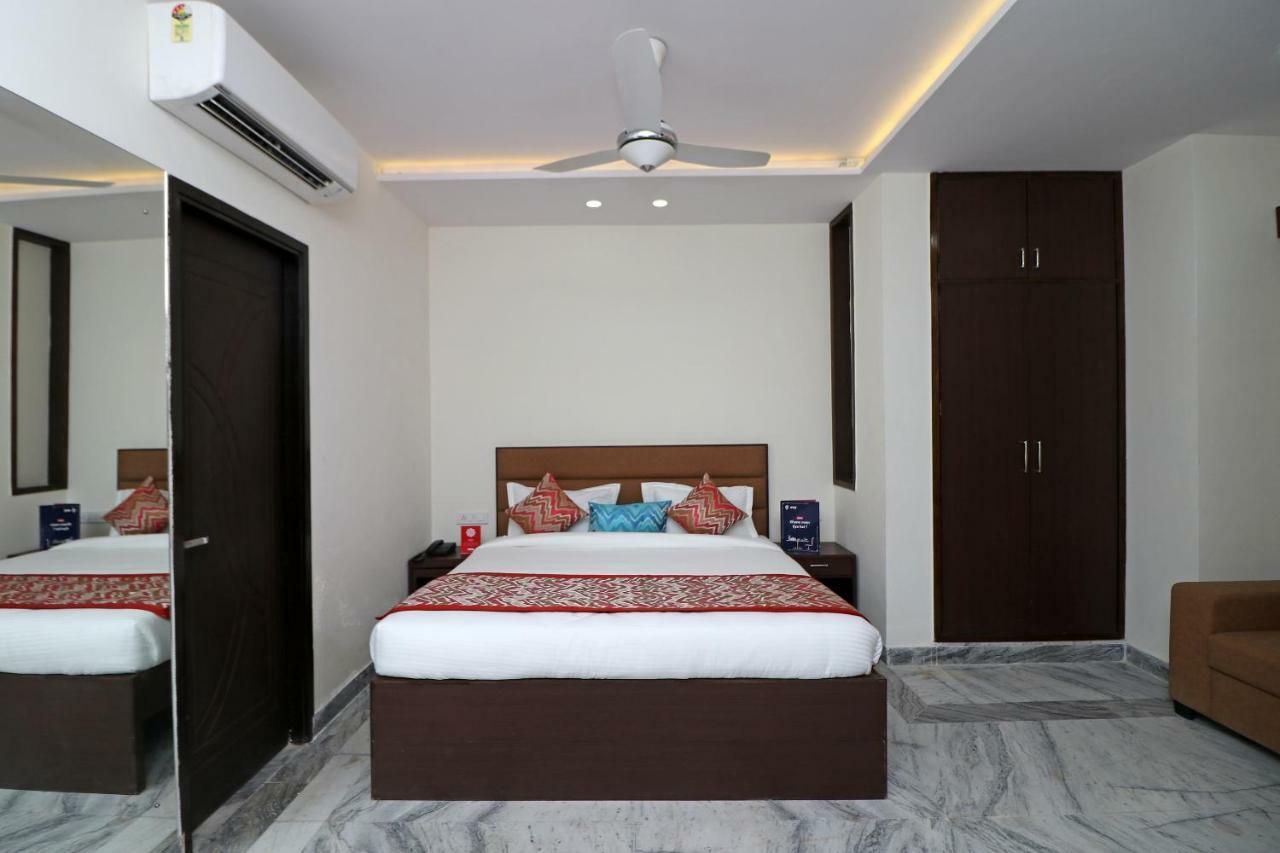 Hotel SKD FULLY VACCINATED STAFF Vrindāvan Exterior foto