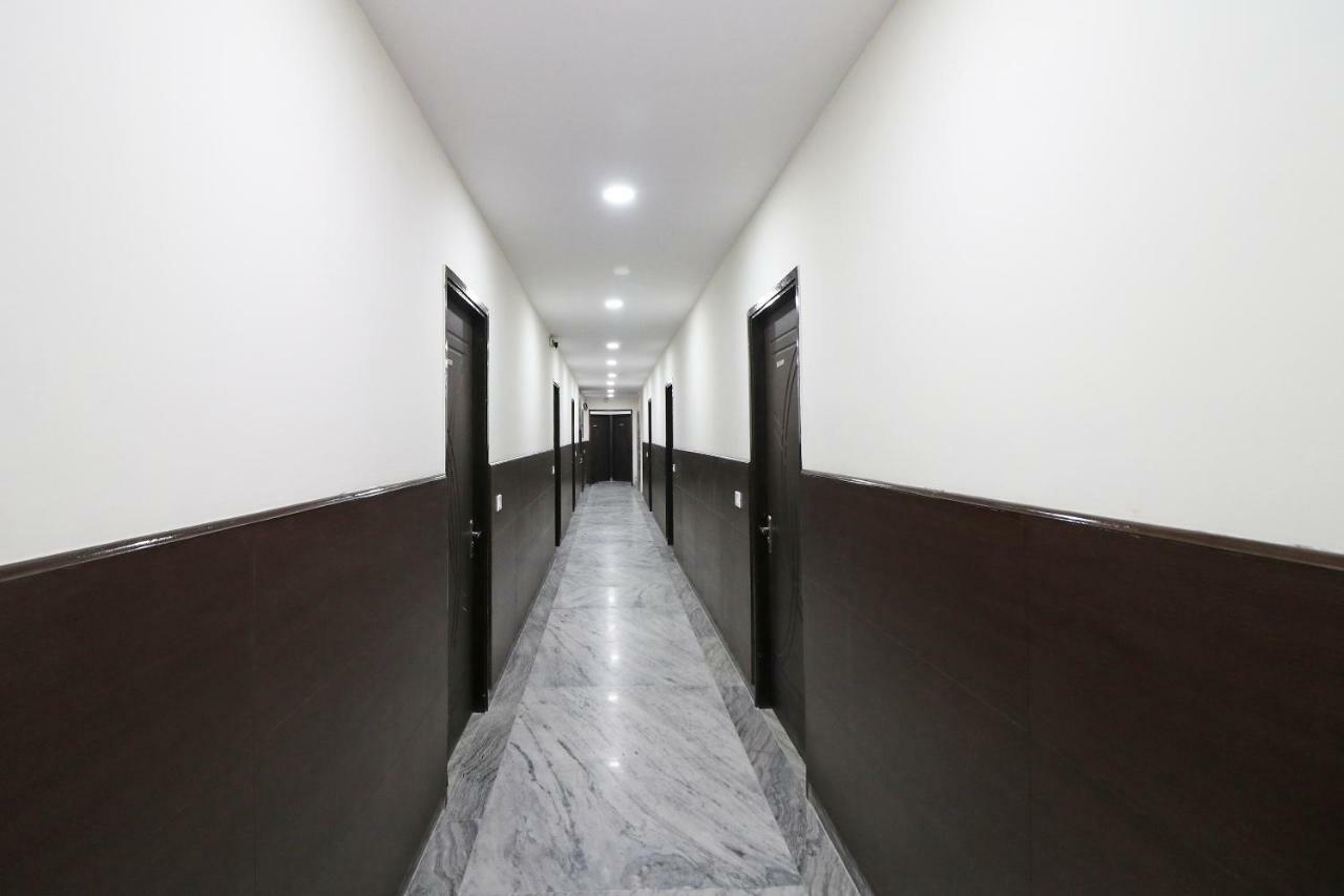 Hotel SKD FULLY VACCINATED STAFF Vrindāvan Exterior foto